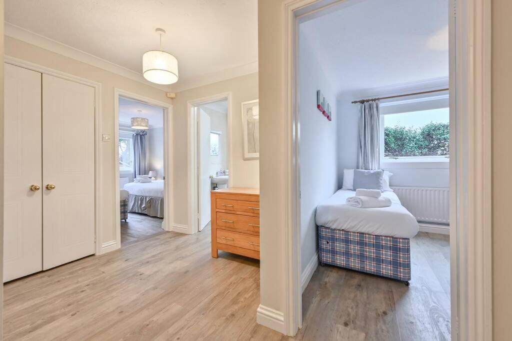 Spacious Sandbanks Apartment Near Beach And Bars With Free Parking Пул Екстериор снимка