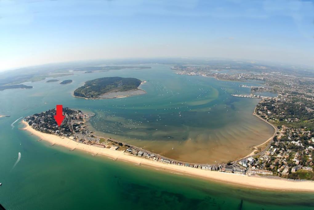 Spacious Sandbanks Apartment Near Beach And Bars With Free Parking Пул Екстериор снимка