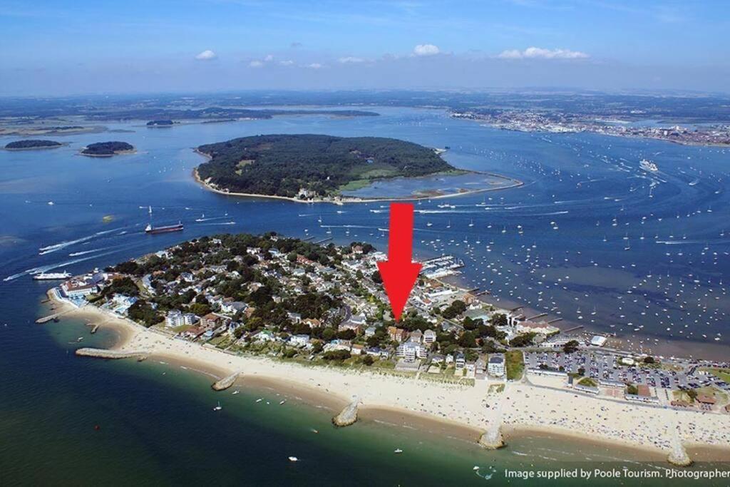 Spacious Sandbanks Apartment Near Beach And Bars With Free Parking Пул Екстериор снимка
